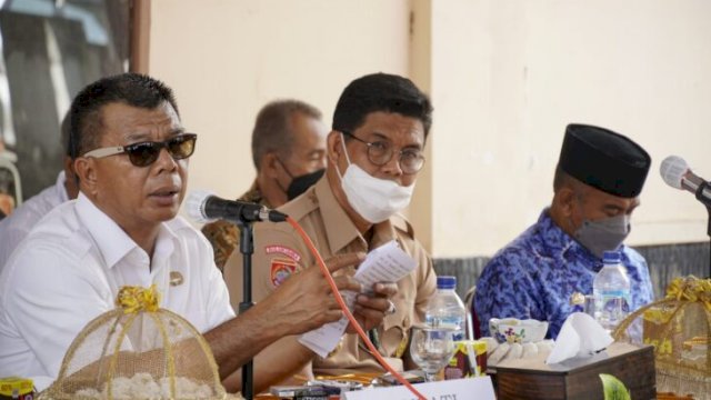 Bupati Bulukumba Muchtar Ali Yusuf didampingi wakil Bupati Andi Edy Manaf, membuka kegiatan Musrenbang kecamatan Bonto Bahari, Kamis (17/02/2022). (Foto. Humas Pemkab Bulukumba)