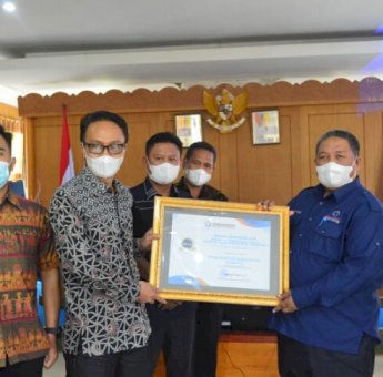 Serahkan Hasil Kepatuhan Pemkab Mamasa, Ombudsman: Sebagai Upaya Peningkatan Pelayanan Publik