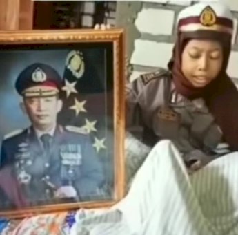 Jadi Momen Haru, Kapolri Kabulkan Permintaan Gadis Penderita Tumor Kaki Untuk Berobat