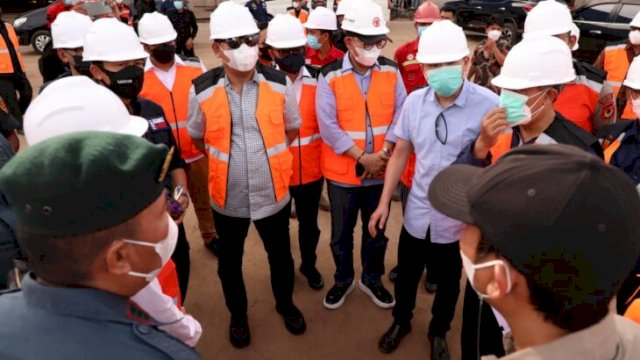 Rombongan komisi IV DPR RI bersama Bupati Bantaeng meninjau kawasan Perusahaan Smelter PT Huadi, Sabtu (19/02/2022). (Istimewa)