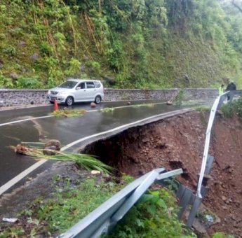 Longsor di Poros Malino, Andi Sudirman Perintahkan Dinas PUTR Sulsel Segera Tangani