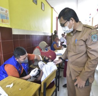 Tinjau Vaksinasi Pelajar, Wakil Bupati Luwu Utara: Semua Antusias Divaksin