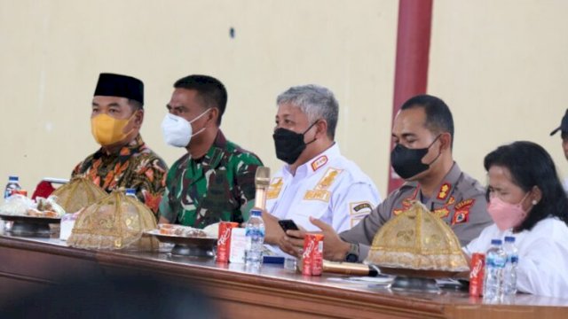 Rapat Forkopimda bersama jajaran di Kantor Bupati Pinrang, Rabu (23/02/2022).