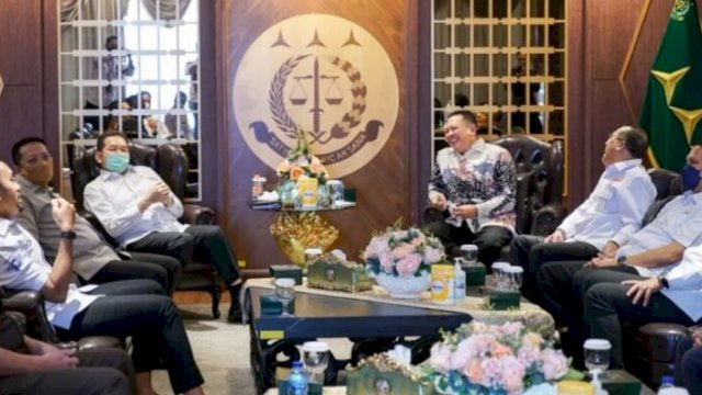 Kepala Badan Hubungan Penegakan Hukum, Keamanan dan Pertahanan Kamar Dagang Indonesia (KADIN) Bambang Soesatyo, menemui Jaksa Agung ST Burhanuddin, Kamis (24/02/2022). (Istimewa)