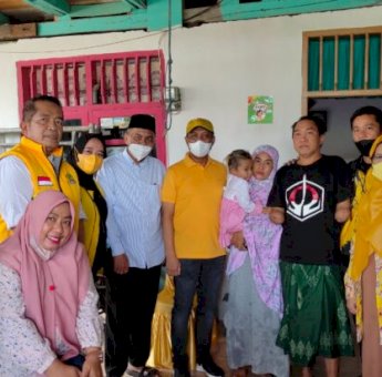 Jumat Berkah, RMB dan Fraksi Golkar DPRD Palopo Beri Bantuan ke Warga Penderita Cacat Akibat Tersengat Listrik