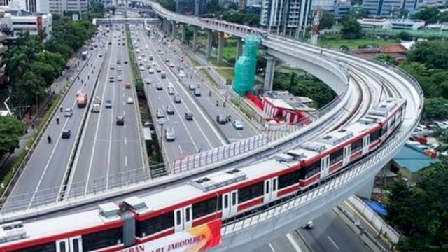 Rangkaian LRT yang diuji coba pada Kamis (25/02/2022). (Istimewa)