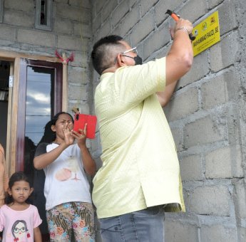 Warga Terharu Dapat Bantuan Bedah Rumah, Aspirasi Anggota DPR RI Muh Fauzi