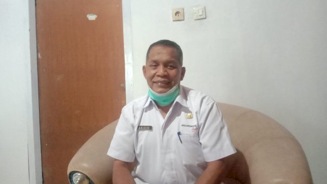 Kepala Dinas Sosial Kabupaten Buteng, Abidin.