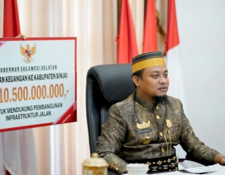 458 Tahun Sinjai, Andi Sudirman Berikan Bantuan Keuangan Rp10,5 Miliar