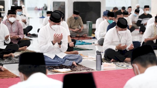 Pemkab Gowa saat menggelar doa dan dzikir bersama dalam rangka memperingati satu tahun kepemimpinan Adnan-Kio. (Istimewa)