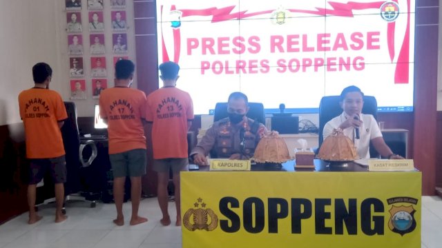 Polres Soppeng merilis dua kasus dalam press release yang digelar Rabu (2/2/2022).