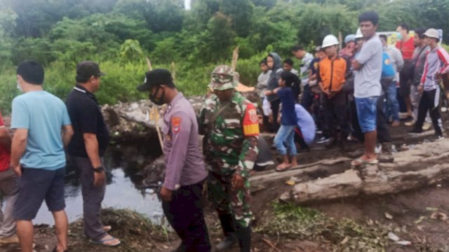 Tim SAR gabungan saat melakukan pencarian Luther yang diterkam buaya. (Foto: Istimewa)