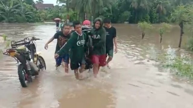 Kondisi banjir di Jeneponto Sulawesi Selatan, Senin (21/02/2022). (Foto. Andi Nurul Gaffar)