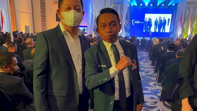 Ketua DPW NasDem Sulsel, Rusdi Masse (kiri) bersama Sekretaris DPW NasDem Sulsel, Syaharuddin Alrif saat menghadiri launching NasDem Tower di Jakarta, Selasa (22/2/2022). (Foto: Istimewa)