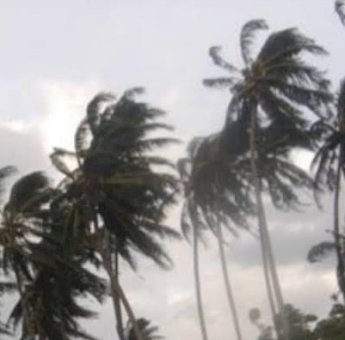 Rumah Warga dan Fasum Rusak Akibat Angin Kencang Melanda Sidrap, Andi Sudirman Minta BPBD Sulsel Siapkan Bantuan