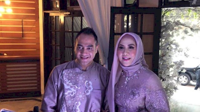 Ferry Irawan dan Venna Melinda setelah acara lamaran, Rabu (09/02/2022). (Ist)