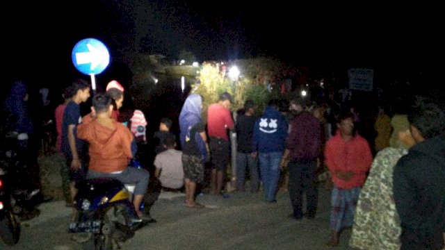 Suasana Pencarian Korban yang Diduga Hanyut Tenggelam di Sungai Kelara Kabupaten Jeneponto, Senin (28/2/2022) malam