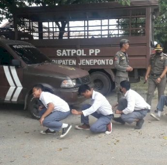 Bolos Sekolah, Puluhan Siswa di Jeneponto Terjaring Razia Satpol PP