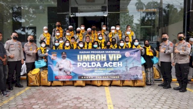 Pelepasan 40 orang pemenang undinan Umroh vaksinasi oleh Polda Aceh, Selasa (01/03/2022). (Istimewa)