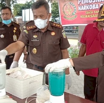 Kejari Sidrap Musnahkan Sabu dan Ratusan Pil Ekstasi Hasil Penangkapan Selama 2021