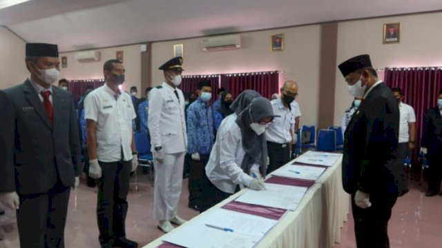 Bupati Wajo Sulawesi Selatan, Amran Mahmud melantik 41 Pejabat Lingkup Pemkab Wajo, Rabu (02/03/2022). (Ist)