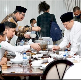 Berkunjung ke Gowa, Cak Imin Disuguhkan Coto dan Nasi Kuning
