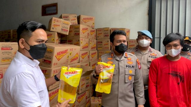 Jajaran Polres Lebak, Banten temukan penimbunan 24.000 Liter Minyak Goreng. Satu Tersangka Diamankan, Jumat (25/02/2022). (Ist)