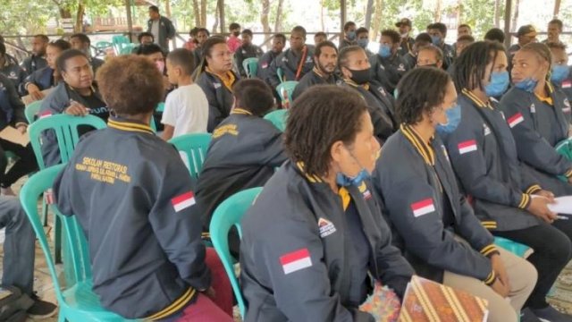 Puluhan Pemuda-Pemudi Papua yang menjadi Angkatan Pertama Siswa di Sekolah Restorasi Kabupaten Merauke, Papua. (Foto Istimewa)