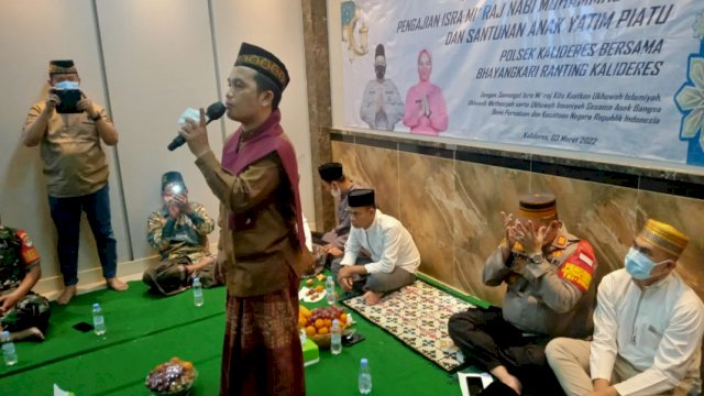 Ustadz Maulana di Polsek Kalideres Jakarta Barat, dalam peringatan Isra Mi'raj 1443H/2022M, Kamis (03/03/2022). (Istimewa)
