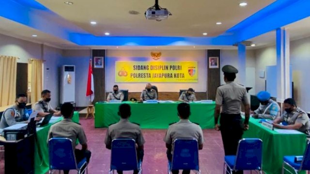 Suasana sidang disiplin anggota Polri di Aula Mapolresta Jayapura, Sabtu (5/3/2022). (Foto: Istimewa)