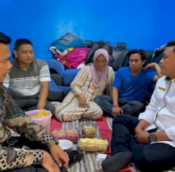 Anggota DPR RI Sambangi Rumah Orang Tua Salah Seorang Korban Penembakan di Papua