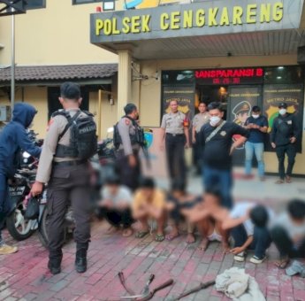 Antisipasi Tawuran, Polisi Amankan 12 Pemuda Beserta Sajam di Jakarta Barat