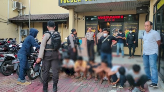 Polsek Cengkareng, Polres Metro Jakarta Barat mengamankan 12 Pemuda yang hendak tawuran menggunakan Sajam, Minggu (06/03/2022). (Ist)