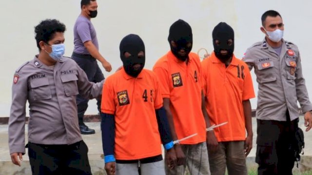 Tiga pelaku pembacokan di Merauke diringkus jajaran Polres Merauke, Senin (07/03/2022). (Ist)