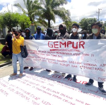 Polemik Pergantian Ketua DPRD Kaltim Makmur HAPK, Mahasiswa Gelar Aksi