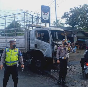 Truck Terbakar di Jalan Raya Serang, Ini Kronologisnya