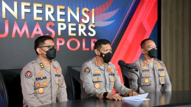Kabag Penum Divisi Humas Polri Kombes Pol Gatot Repli, menggelar Jumpa Pers secara Virtual Kasus Indra Kenz, Rabu (09/03/2022). (Istimewa)