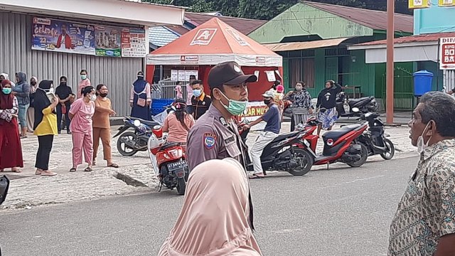 Lokasi Halaman Alfamidi di Kabupaten Berau Kalimantan Timur (Kaltim), saat Sandra meninggal mengantri minyak goreng, Sabtu (12/03/2022). (Kurniawan/Republiknews.co.id)