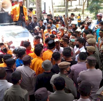 Mahasiswa Sultra Demo Tuntut Pencabutan IUP Perusahaan Tambang di Konkep