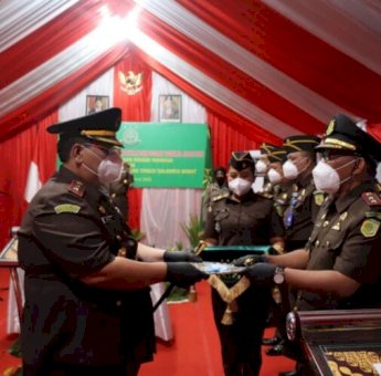 Kajati Sulbar Lantik Kajari Mamasa yang Baru