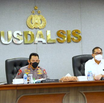 Kapolri Instruksikan Kapolda Pastikan Minyak Goreng Tersedia di Pasar