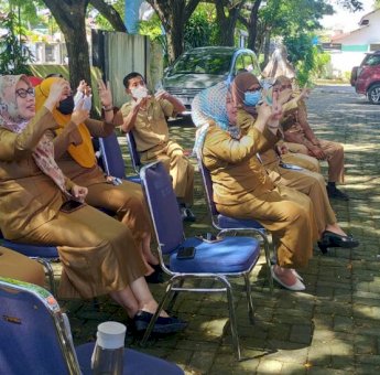 Menuju Pelayanan Inklusi, Pegawai Dinas Perpustakaan Bulukumba Belajar Bahasa Isyarat