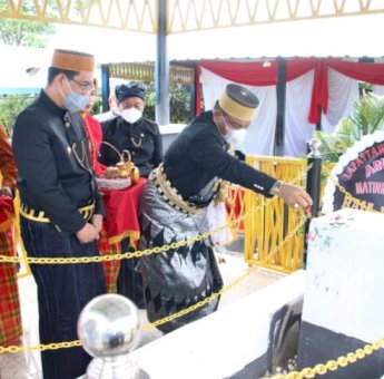 Bupati dan Wabup Bone Ziarah ke Makam Raja Bone ke-9 Lapattawe di Bulukumba