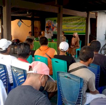 Anggota DPRD Sidrap Rusdy Gani Gelar Sosper dan Bagi-bagi Minyak Goreng ke Warga Maritengae