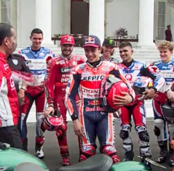 Jokowi Lepas Konvoi 20 Pembalap MotoGP dari Istana ke Bundaran HI