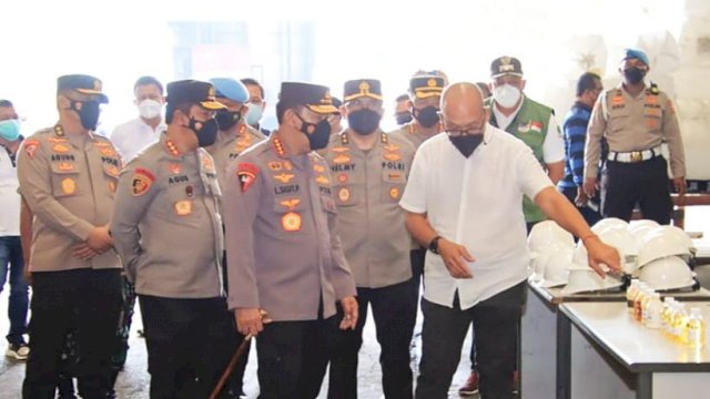 Kapolri dan jajarannya mengecek langsung produksi minyak goreng, untuk antisipasi kelangkaan minyak goreng jelang bulan Ramadhan rabu (16/3/2022). (Istimewa)
