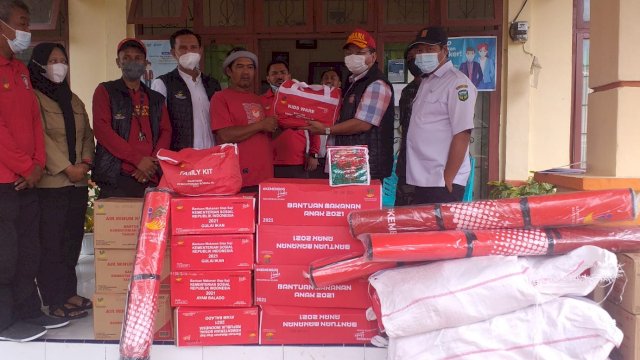 Bantuan Pemprov Sulsel Disalurkan untuk Korban Terdampak Banjir di&nbsp; Luwu, Warga: Terima Kasih Pak Gubernur