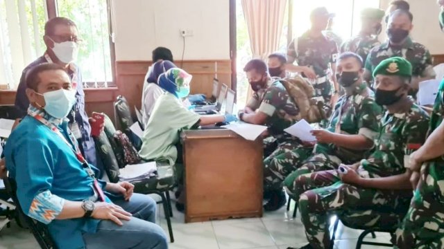 Ketua PMI Kota Makassar Syamsu Rizal (Deng Ical) saat meninjau pelaksanaan Donor Darah di Kantor Perbekalan dan Angkutan Angkatan Darat, Jl. Lanto Daeng Pasewang Kota Makassar, Rabu (16/03/2022). (Istimewa)