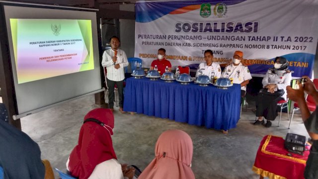 Anggota DPRD Sidrap Bahrul Appas, saat menggelar sosialisasi di kepada warga Desa Abbokongan, Kecamatan Kulo, Rabu (16/03/2022). (Istimewa)