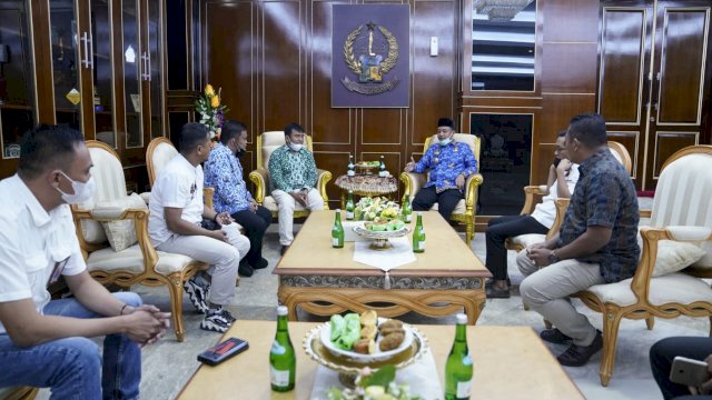 Gubernur Sulsel Sudirman Sulaiman, saat menerima kunjungan Pengurus PAPDESI, Kamis (17/03/2022). (Istimewa)
